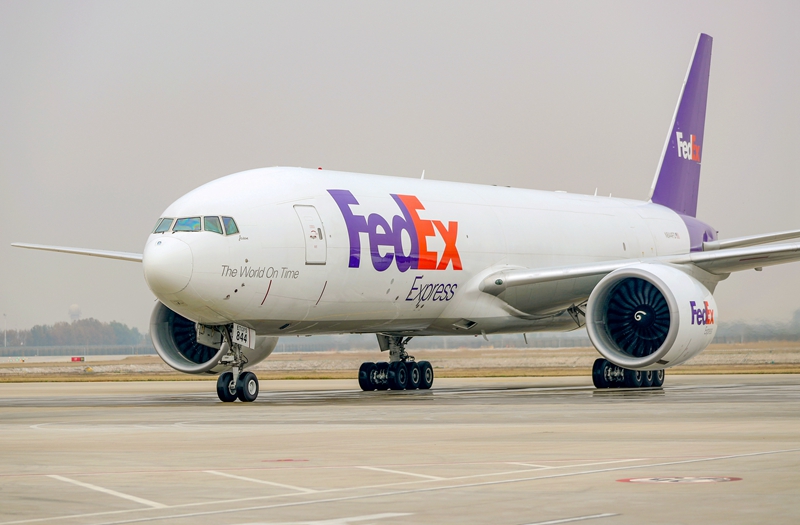 11月11日，聯邦快遞執飛的FX5286航班平穩降落在青島膠東國際機場。