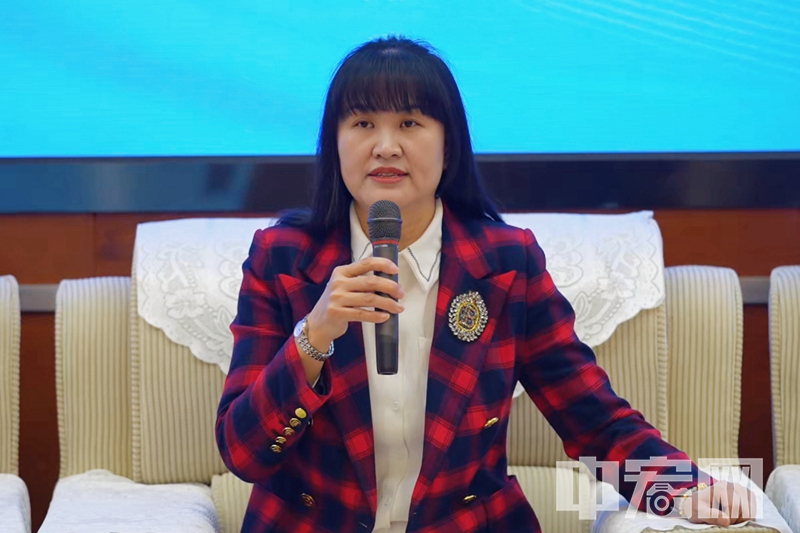李蕓.jpg